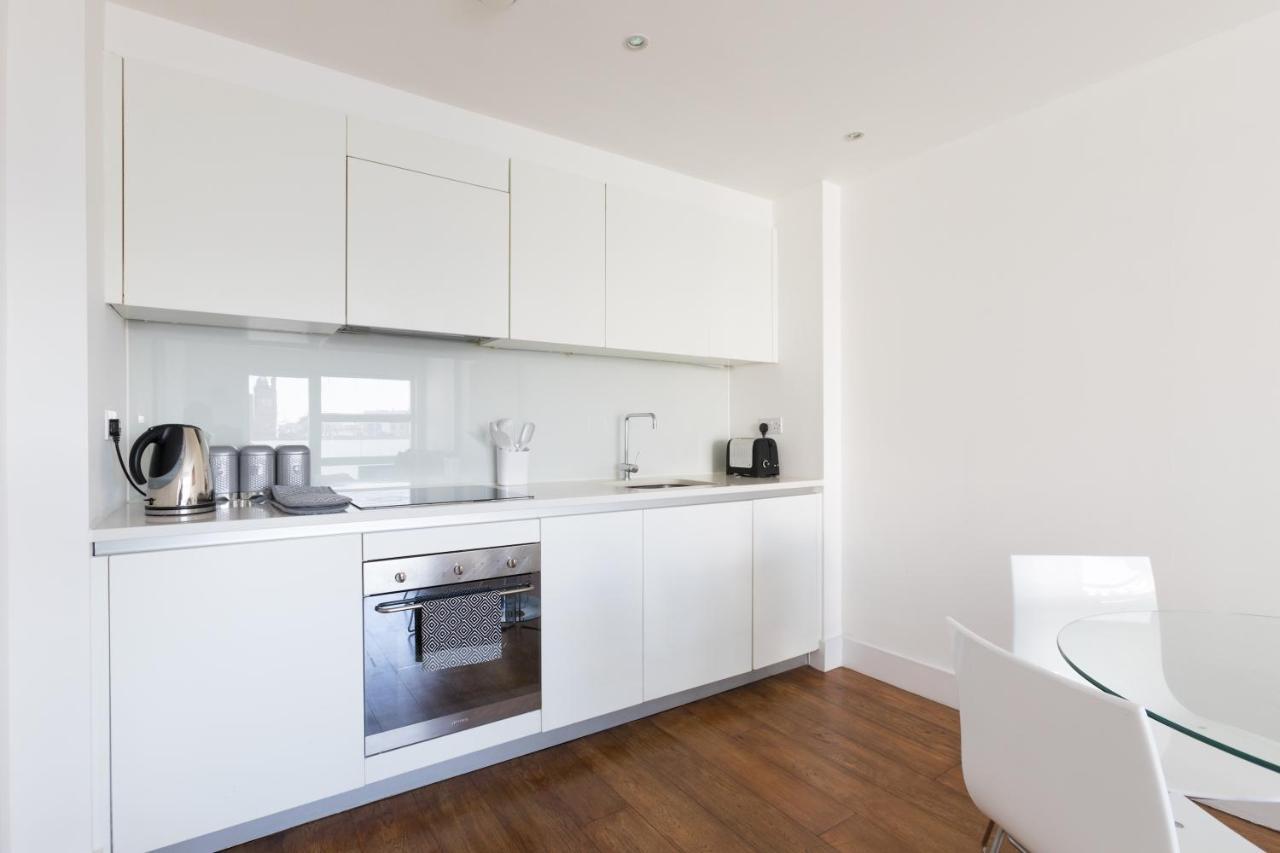 Luxury 2-Bed Flat Parking And Close To The Tube London Exterior photo