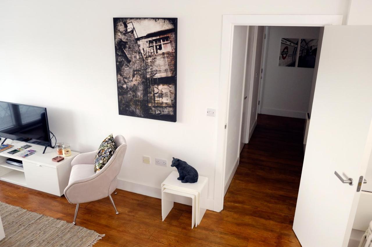 Luxury 2-Bed Flat Parking And Close To The Tube London Exterior photo
