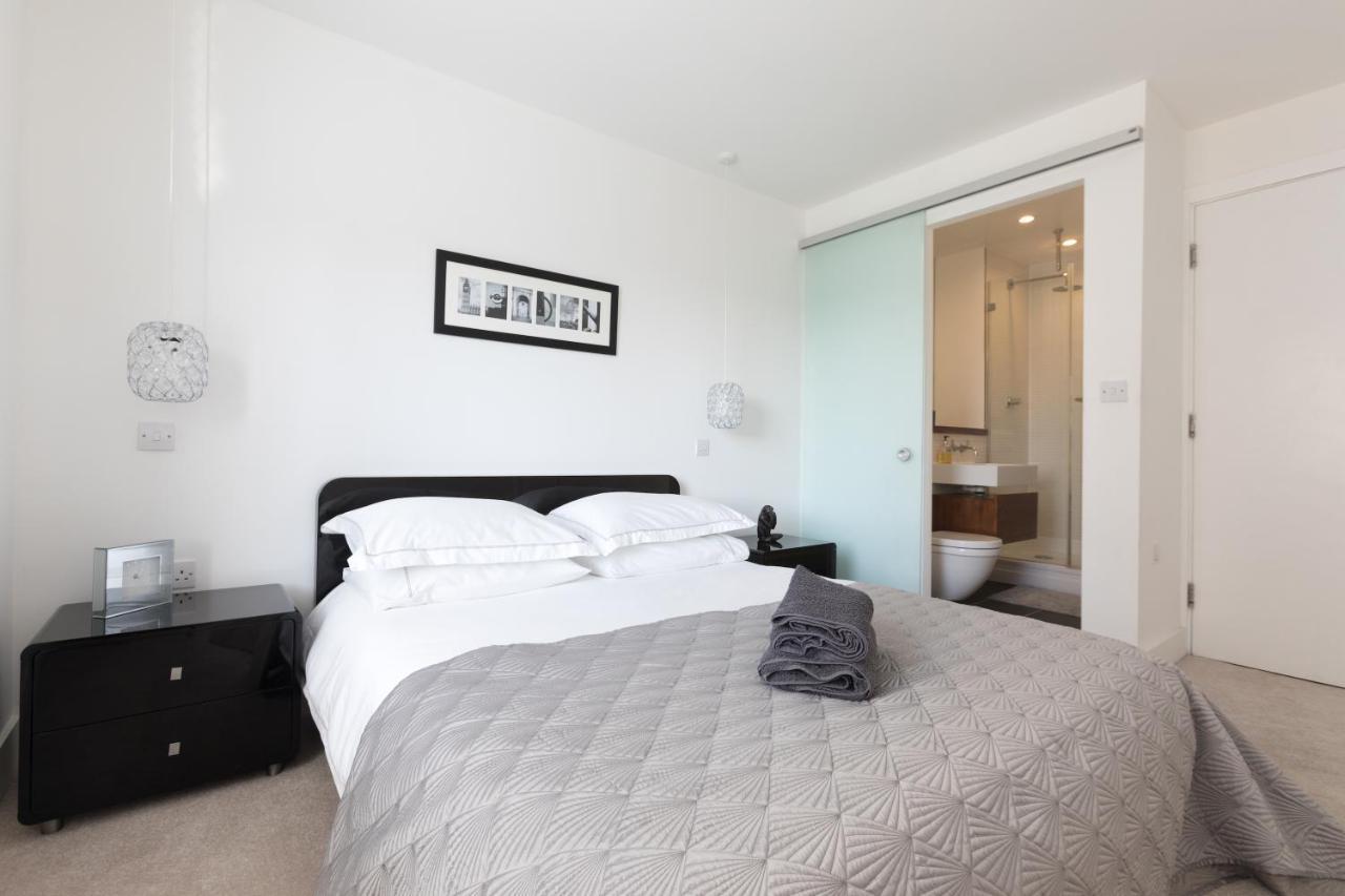 Luxury 2-Bed Flat Parking And Close To The Tube London Exterior photo