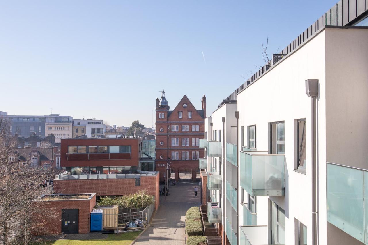 Luxury 2-Bed Flat Parking And Close To The Tube London Exterior photo
